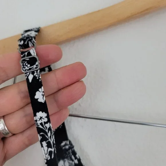 Hollister Black Floral Viscose Sleeveless Blouse Cami Faux Button Boxy Size M - Picture 7 of 9